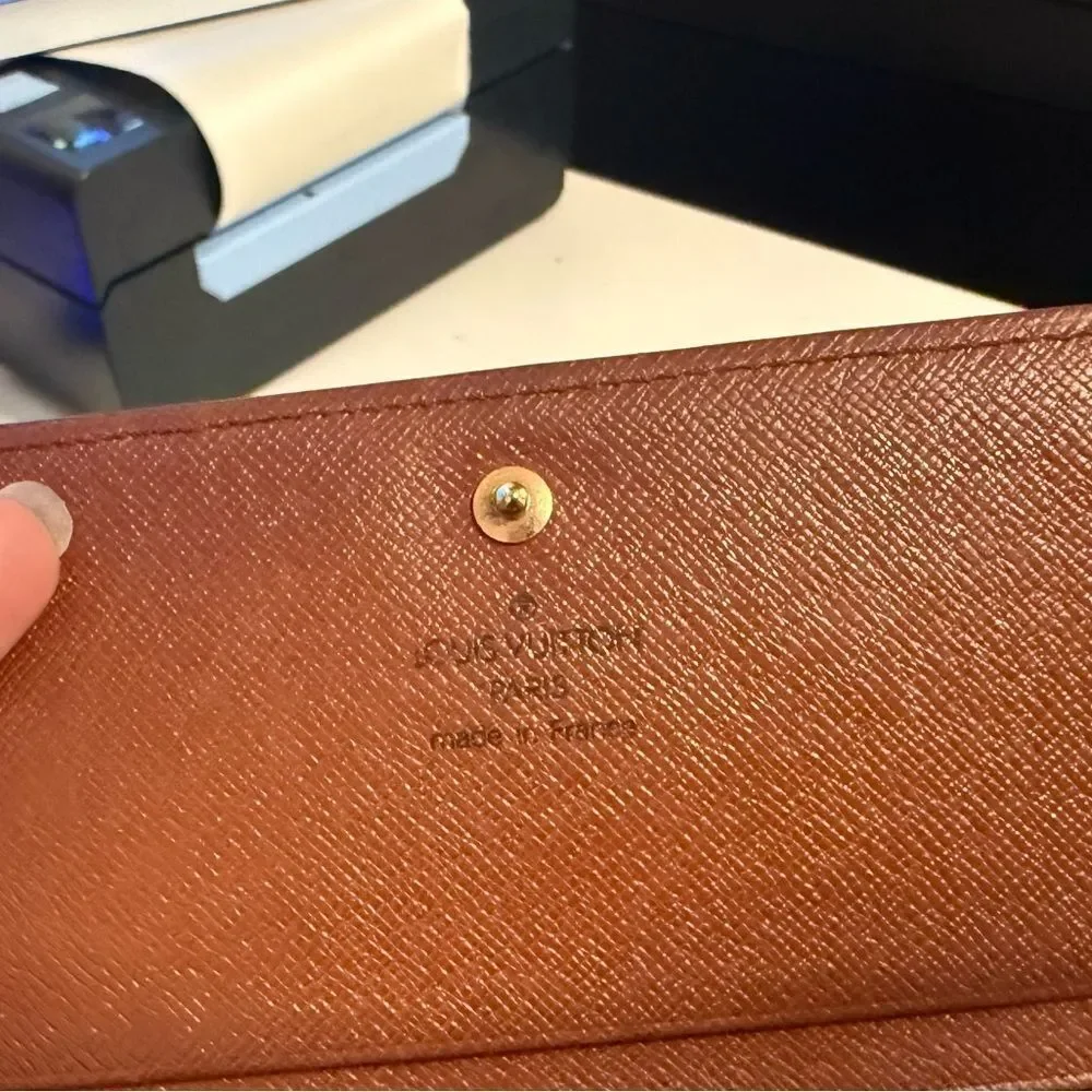 Louis Vuitton Tresor wallet in Monogram free Gold Chain